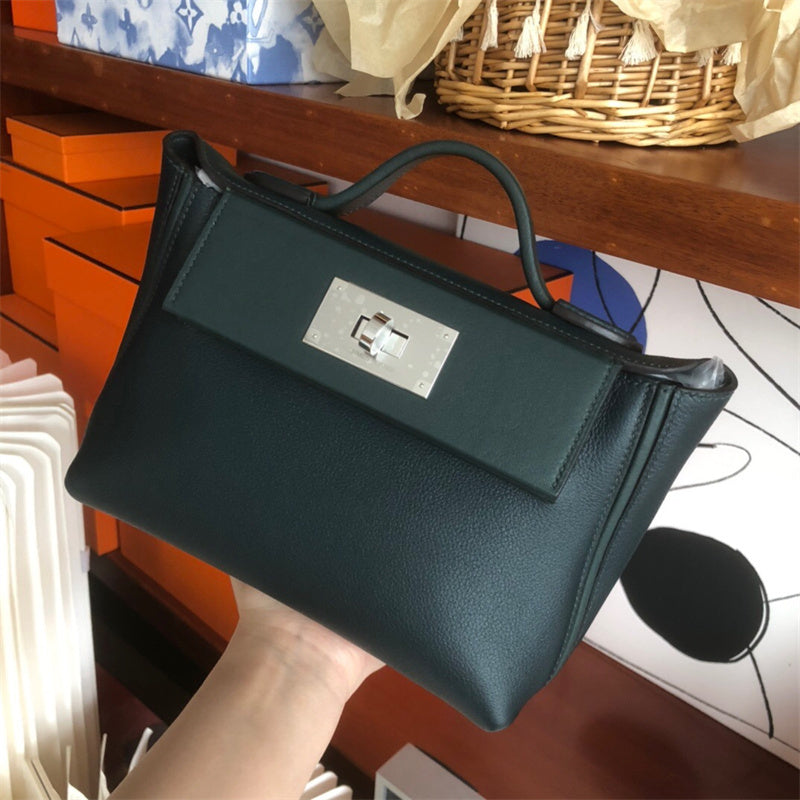 Crisp handbag styled for everyday wear