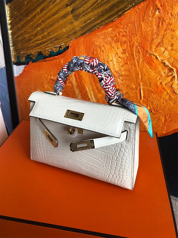  Smart crossbody bag front view 7