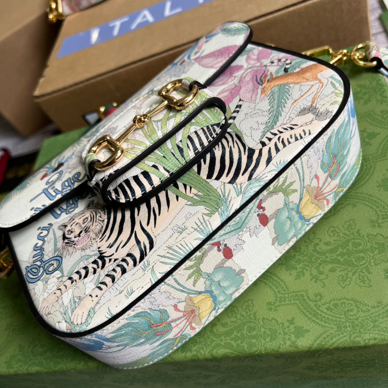 Styled lifestyle shot of sleek premium women's handbag – women's everyday handbag