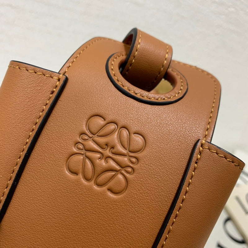 Ziva's Charm handbag – product shot (26cm*11cm*27.5cm)