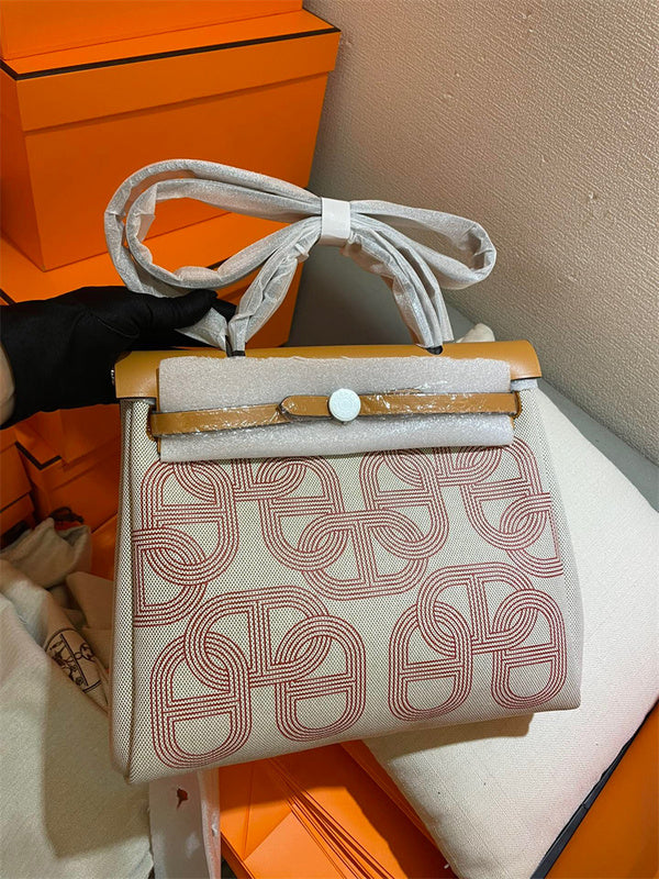  everyday shopper bag styled with outfit 12