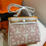  everyday shopper bag styled with outfit 12