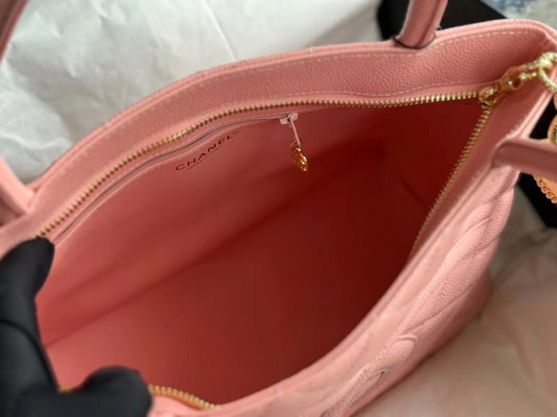 Zivas Charm Effortless Elegance Luxury Handbag (Polished Everyday Piece) – Lifestyle Shot