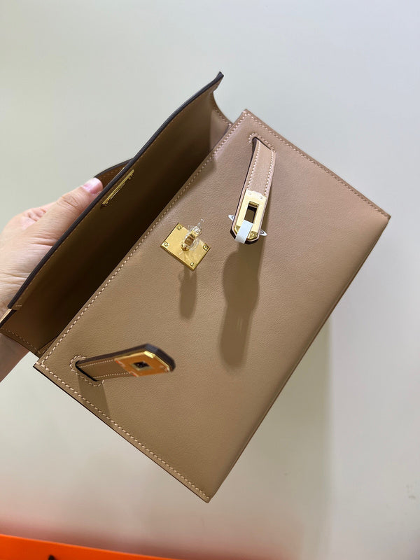 Side view of streamlined structured handbag
