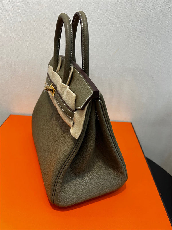  smart carryall bag detail view showing craftsmanship 8