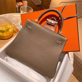  clean-lined everyday bag detail view showing craftsmanship 14