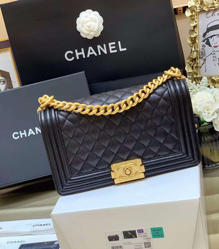  women's handbag, mid design, view 3