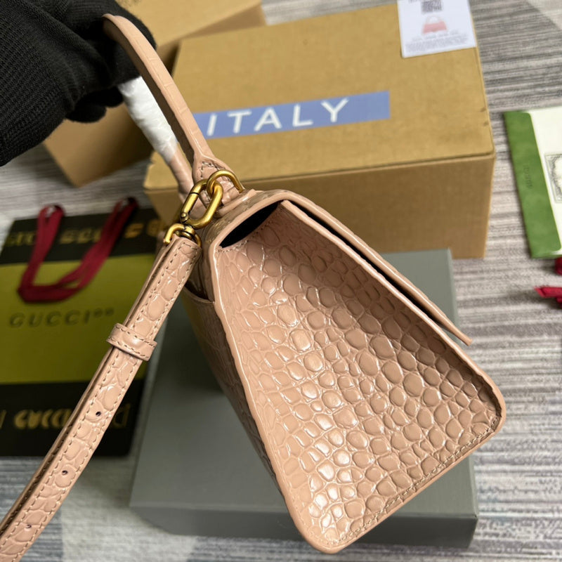 Side profile of chic everyday-luxe women's handbag – women's statement bag