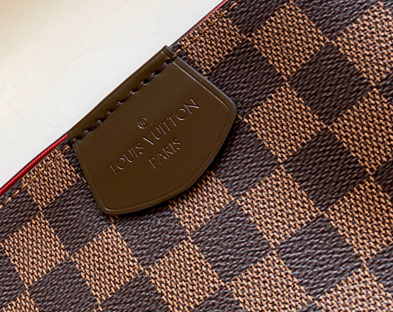 Handle and strap detail of signature sleek women's handbag – women's luxury handbag
