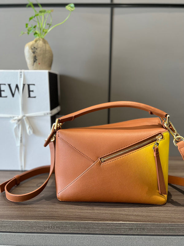 Ziva's Charm handbag – interior view (24cm*10.5cm*16cm)