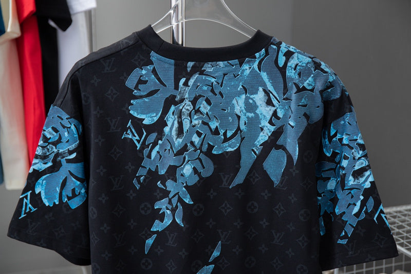 Side profile of Louis Vuitton cotton t-shirt with logo-detail design