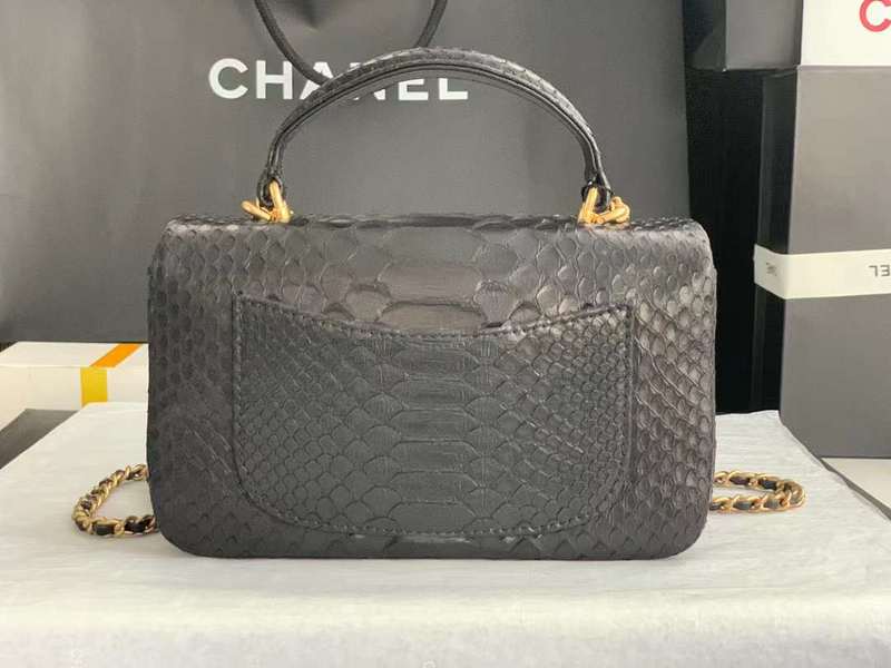 Zivas Charm Versatile Design Luxury Handbag (Effortless Style Upgrade) – Close-Up Detail