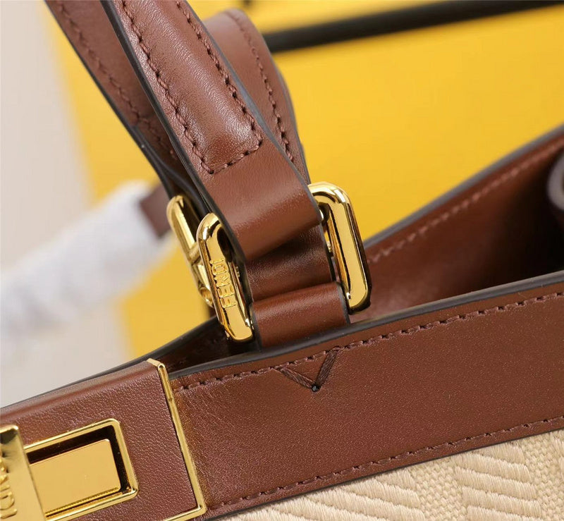 Ziva's Charm handbag – detail view (Standard Size)