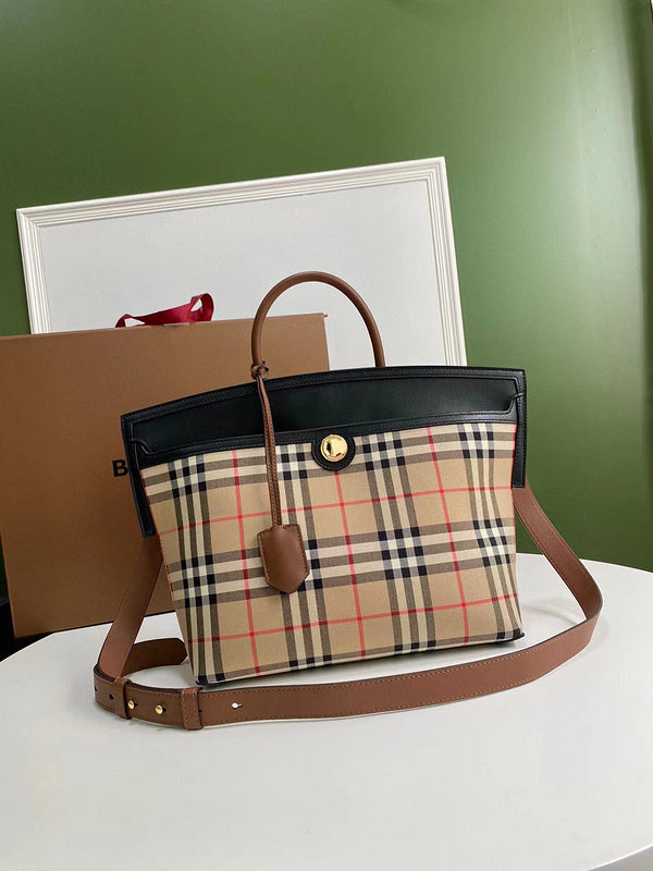 Ziva's Charm handbag – front view (one versatile size)