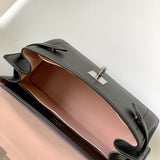  everyday shoulder bag detail view showing craftsmanship 14