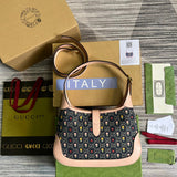 Front view of everyday-luxe modern women's handbag – women's luxury accessory