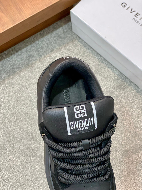 Givenchy shoes Style 186 - logo and branding close-up