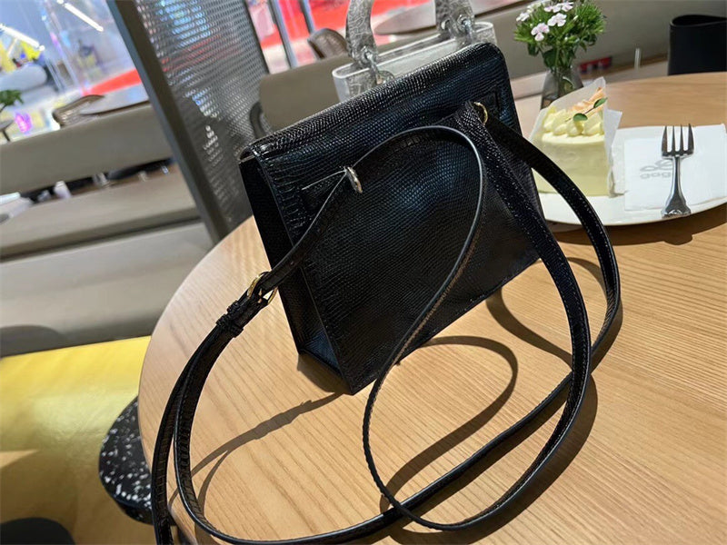  Contemporary shoulder bag front view 7