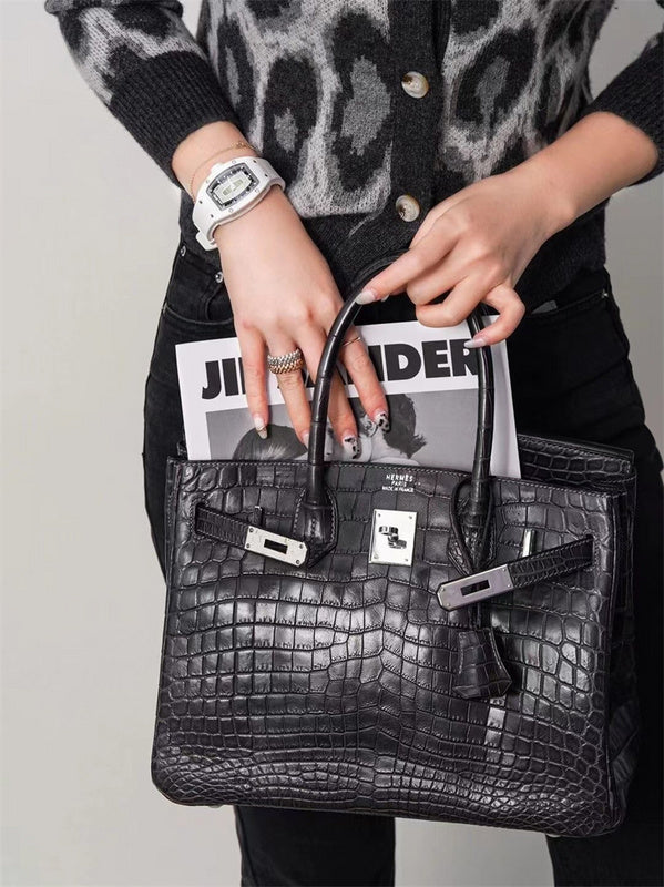  sophisticated shopper bag detail view showing craftsmanship
