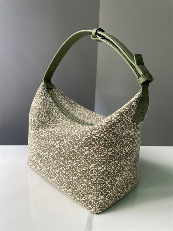 Ziva's Charm handbag – front view (21cm*17cm*12.5cm)