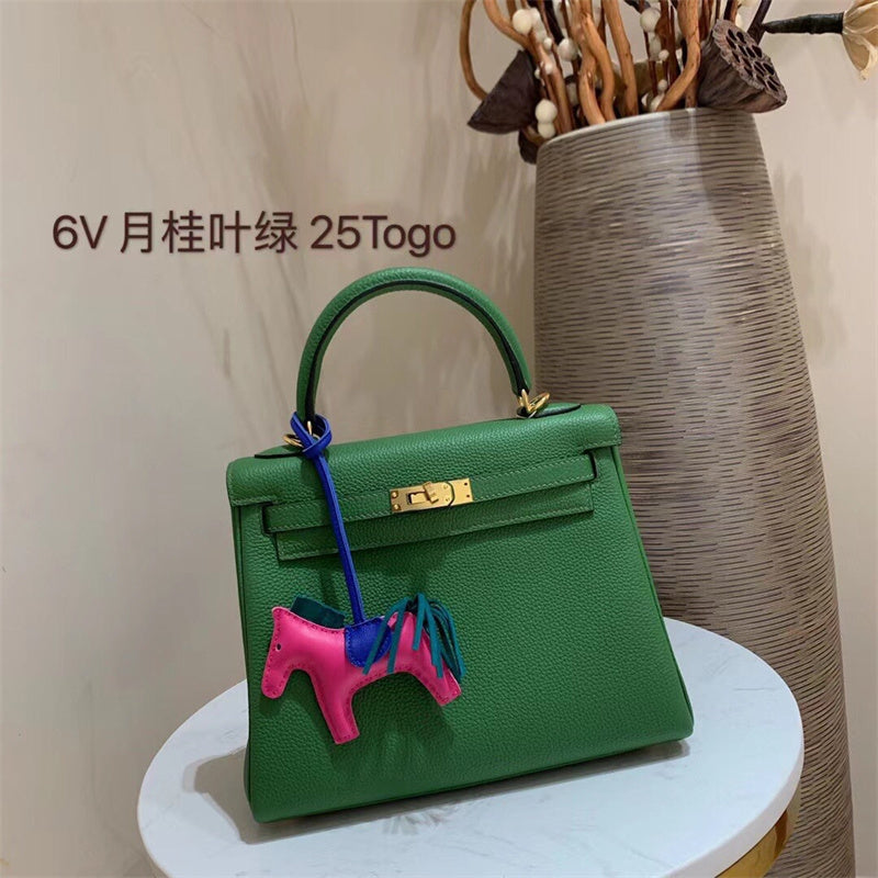  structured bag interior and compartment view 9