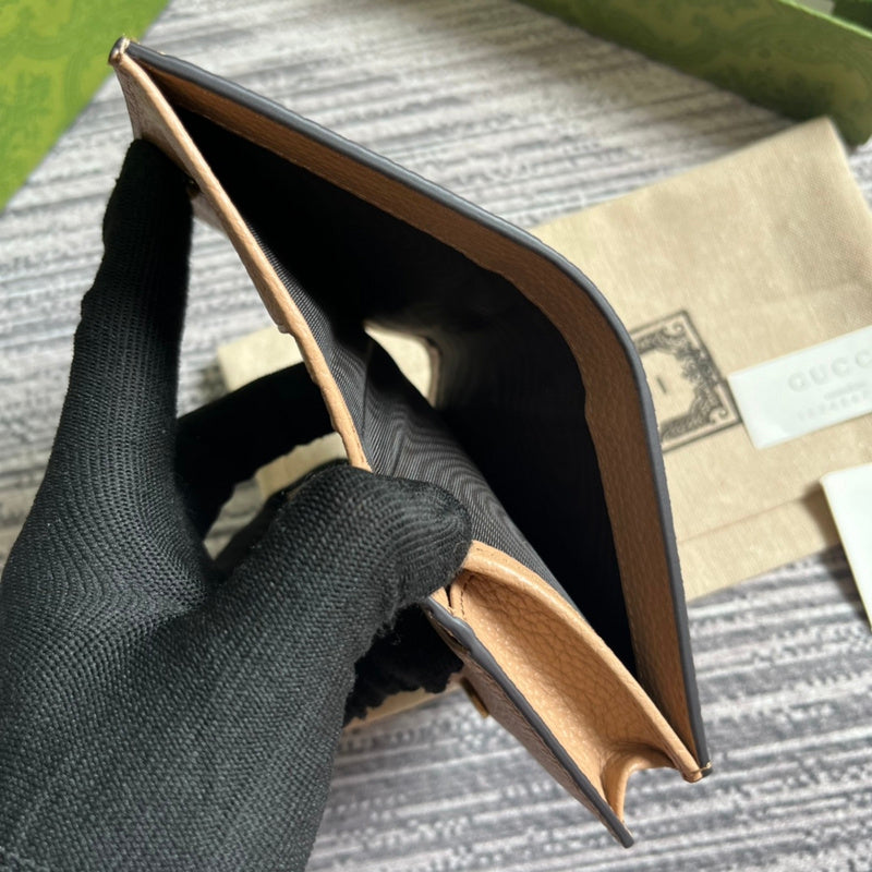 Close-up detail of refined structured women's handbag – women's everyday handbag