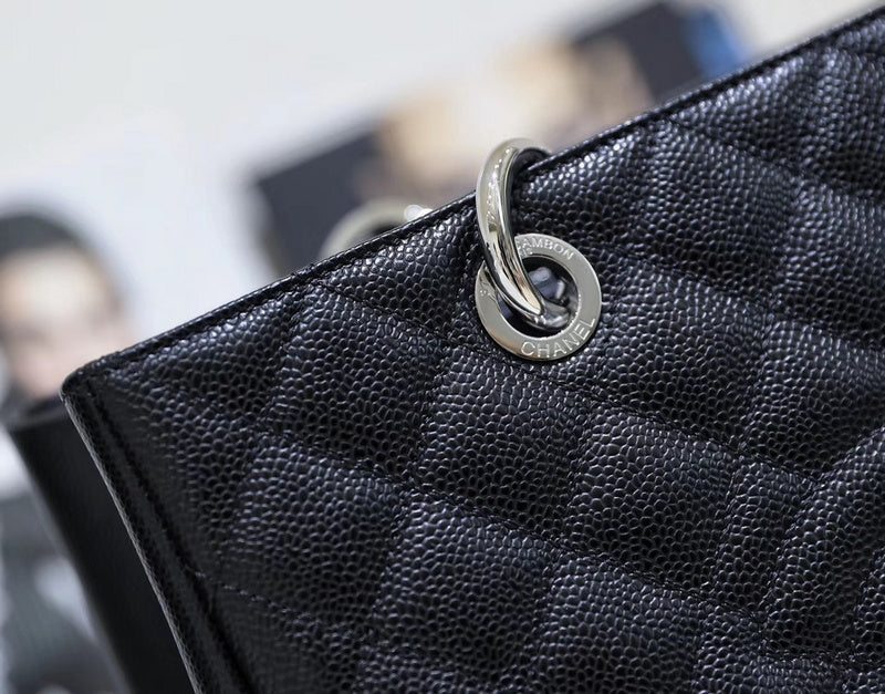  women's handbag, spacious design, view 4
