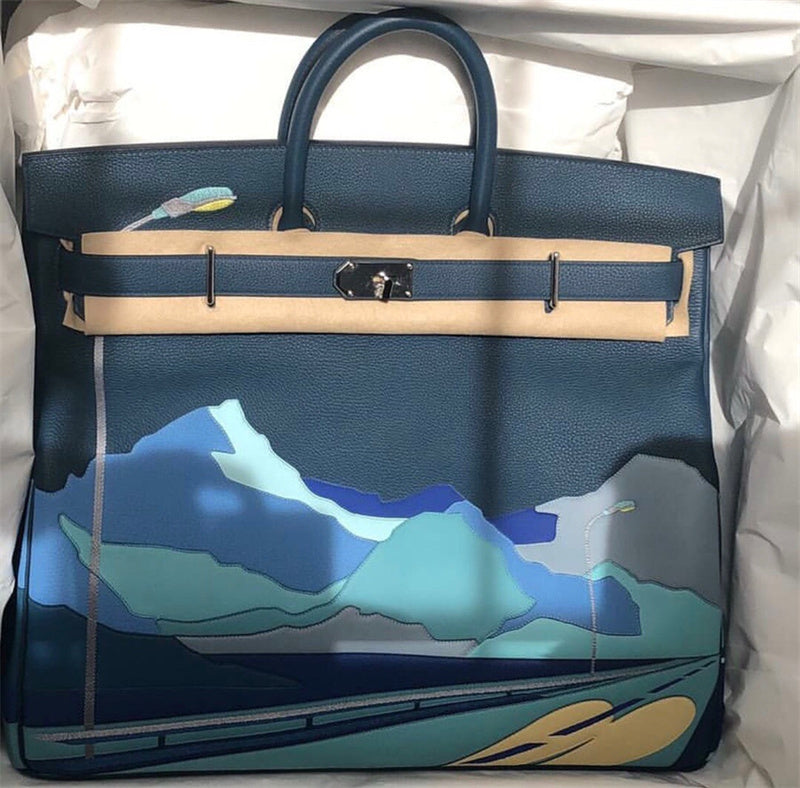 Timeless handbag styled for everyday wear