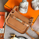  Modern shoulder bag front view