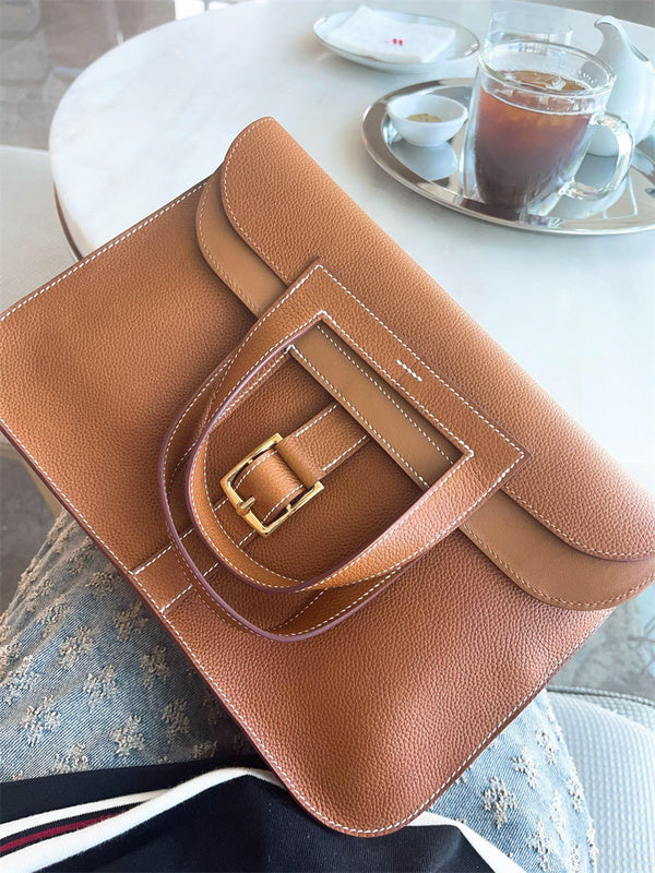  Minimalist handbag carried on shoulder