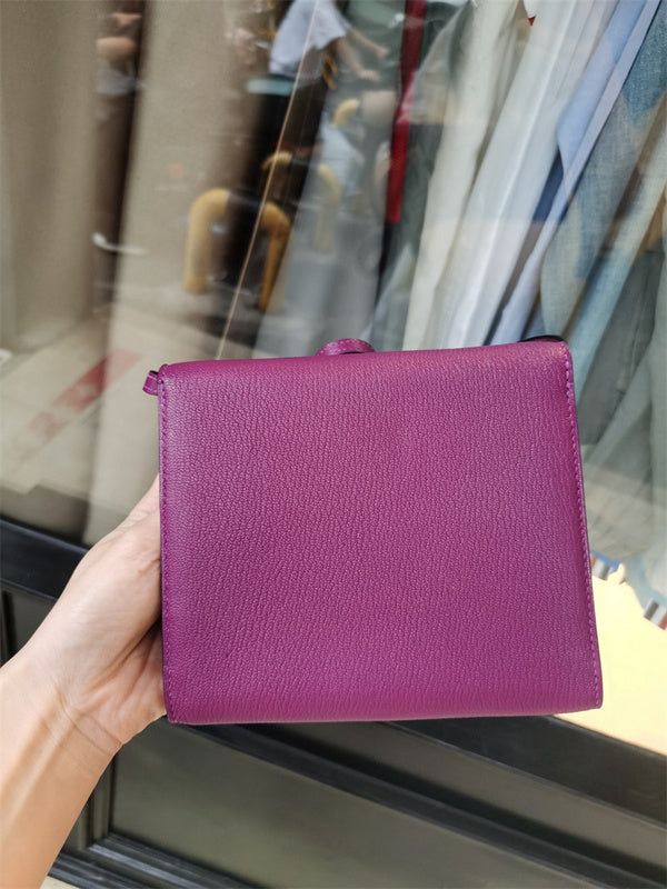  essential shoulder bag styled with outfit