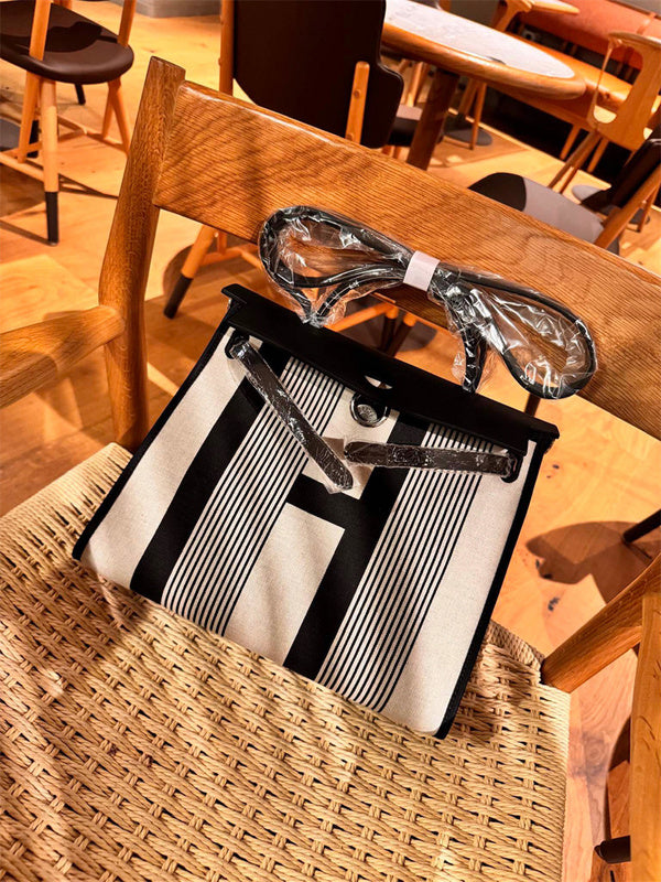  everyday shoulder bag styled with outfit