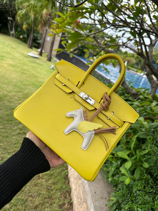 Fluid handbag styled for everyday wear