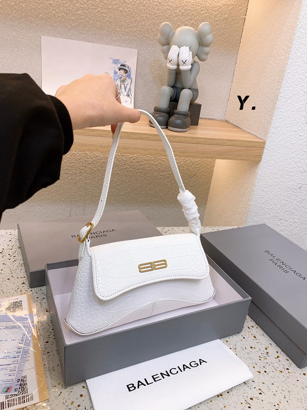 Ziva's Charm handbag – product shot (one versatile size)