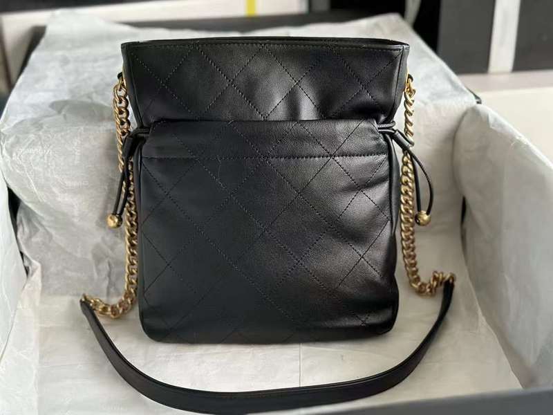 Zivas Charm Signature Style Everyday Handbag (Effortless Style Upgrade) – Angled View