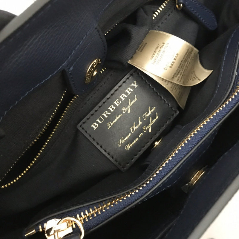 Ziva's Charm handbag – product shot (one versatile size)