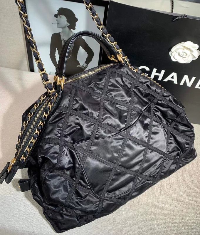 Zivas Charm Signature Style Designer Handbag (Refined Practical Design) – Detail View