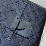  carryall bag close-up of hardware and finish