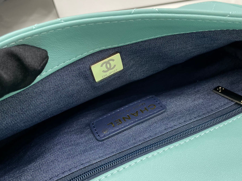  mid purse view 9