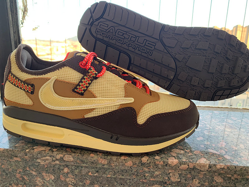 Nike Men's & Women's Designer Low-Top Shoes — Style 197 hardware detail