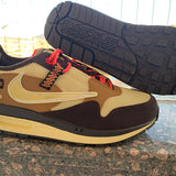 Nike Men's & Women's Designer Low-Top Shoes — Style 197 hardware detail