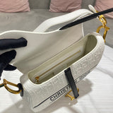 Handle and strap detail of sleek premium women's handbag – women's luxury handbag