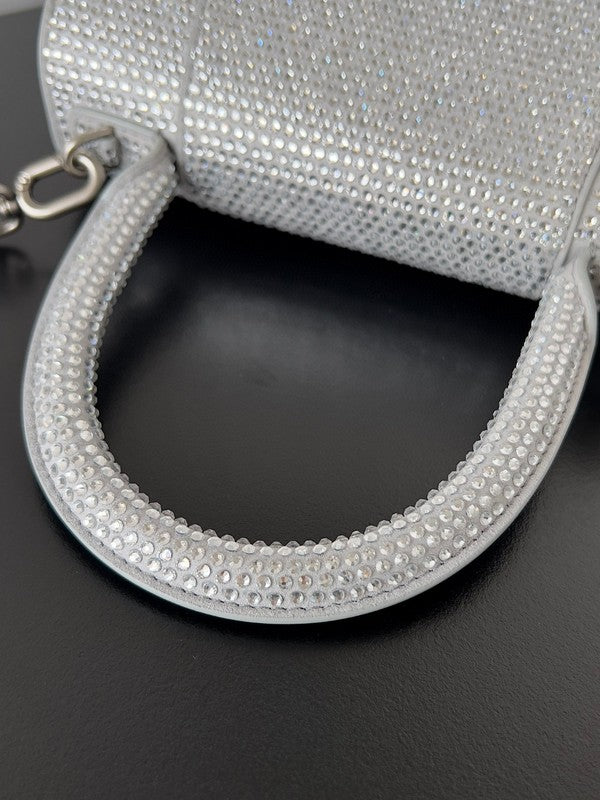 Zivas Charm Chic Craftsmanship Statement Handbag (Modern Wardrobe Staple) – Close-Up Detail
