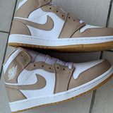 Nike Men's & Women's Luxury Low-Top Trainers — Style 189 back view
