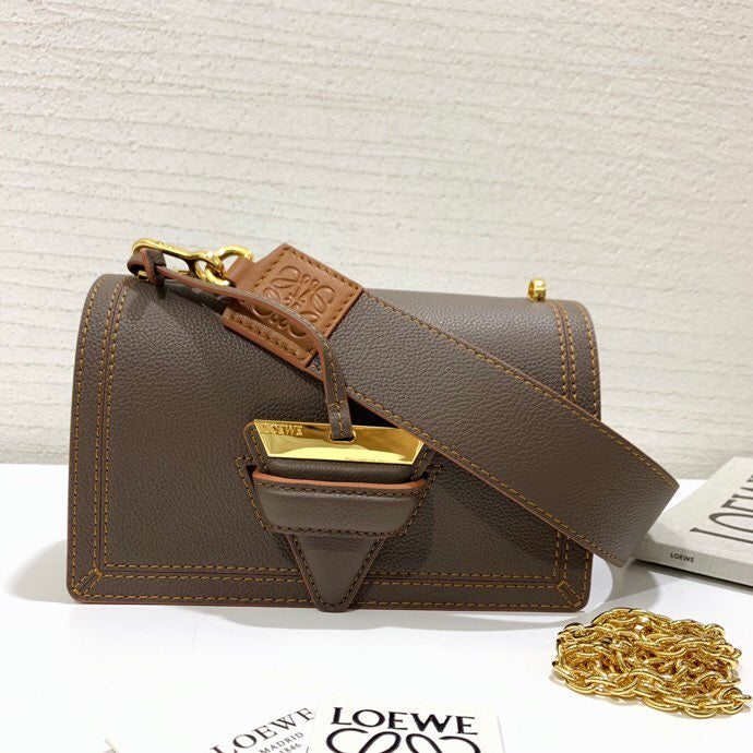 Ziva's Charm handbag – full view (24.5cm*15cm*9cm)