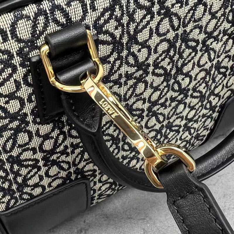 Ziva's Charm handbag – interior view (20cm*11cm*18cm)