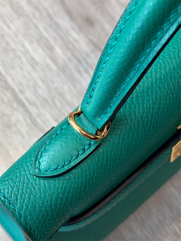  effortless shopper bag styled with outfit