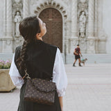  statement tote bag styled with outfit 24
