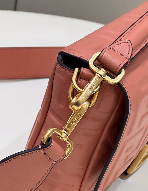 Ziva's Charm handbag – detail view (Standard Size)
