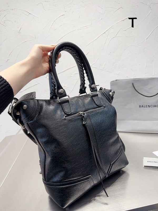 Ziva's Charm handbag – back view (one versatile size)